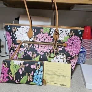 Hydrangea dooney and bourke tote with matching wallet